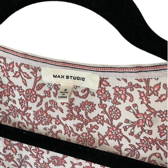 Max Studio Floral Red White Blouse - Size Small - Picture 4 of 6